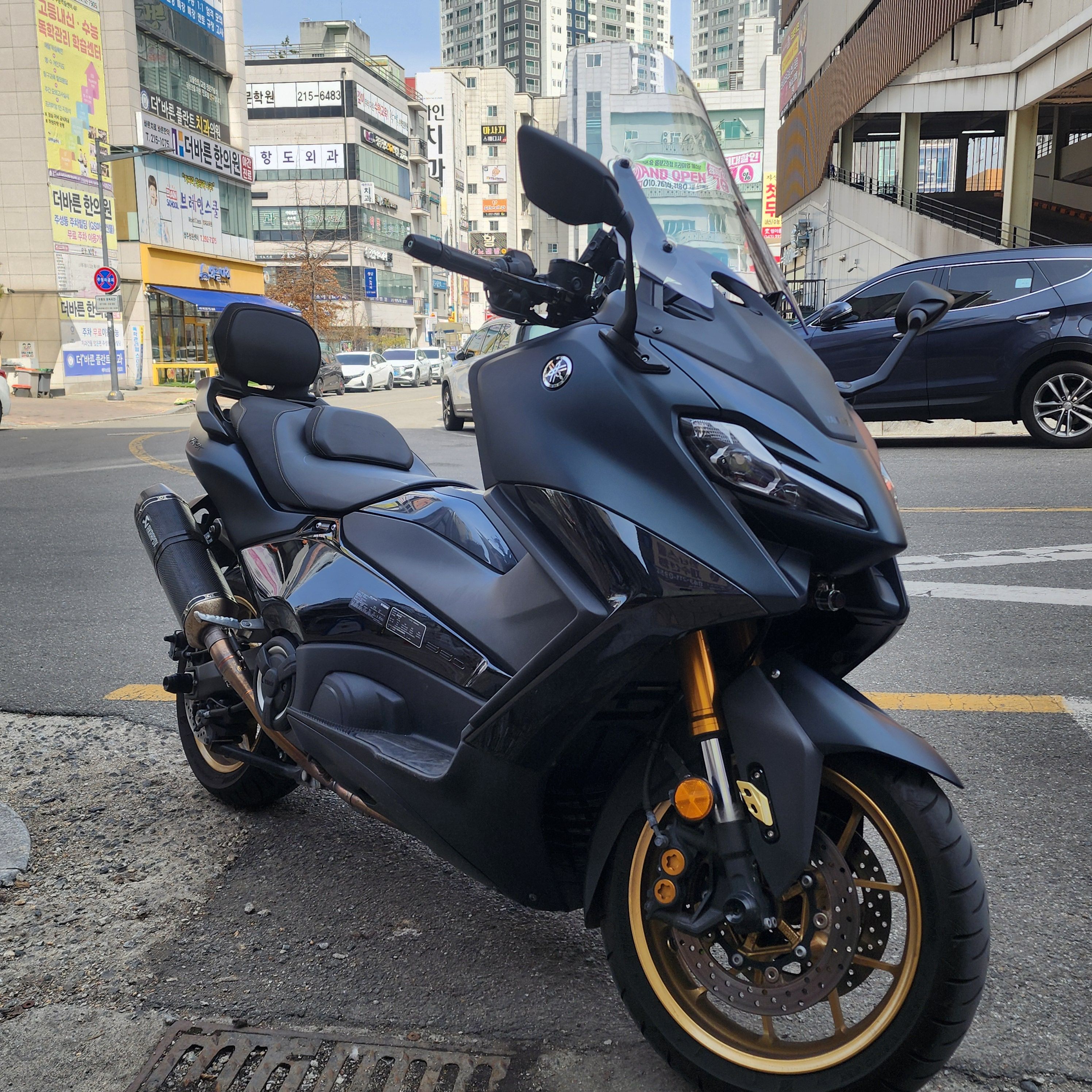 야마하 TMAX 560 main