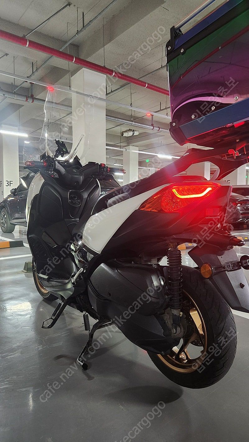 야마하 XMAX 300 ABS more