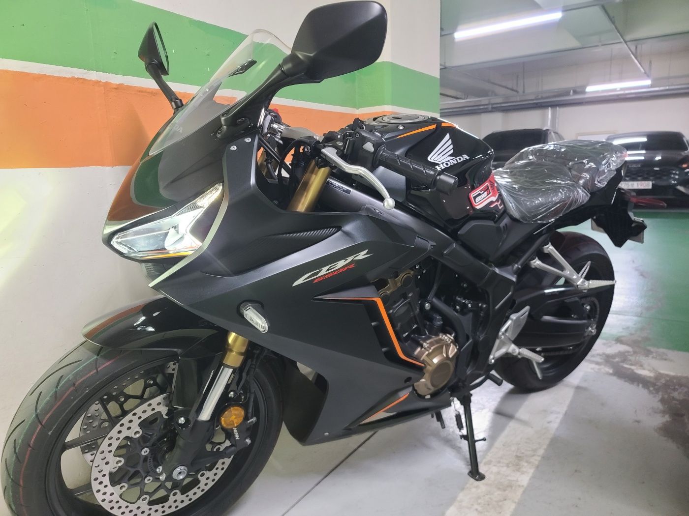 혼다 CBR 650 R 2022 버건디 사진 4