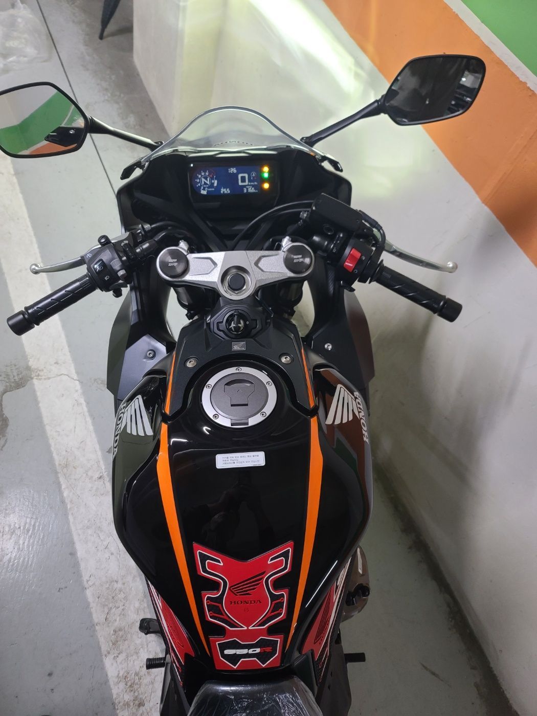 혼다 CBR 650 R 2022 버건디 사진 5