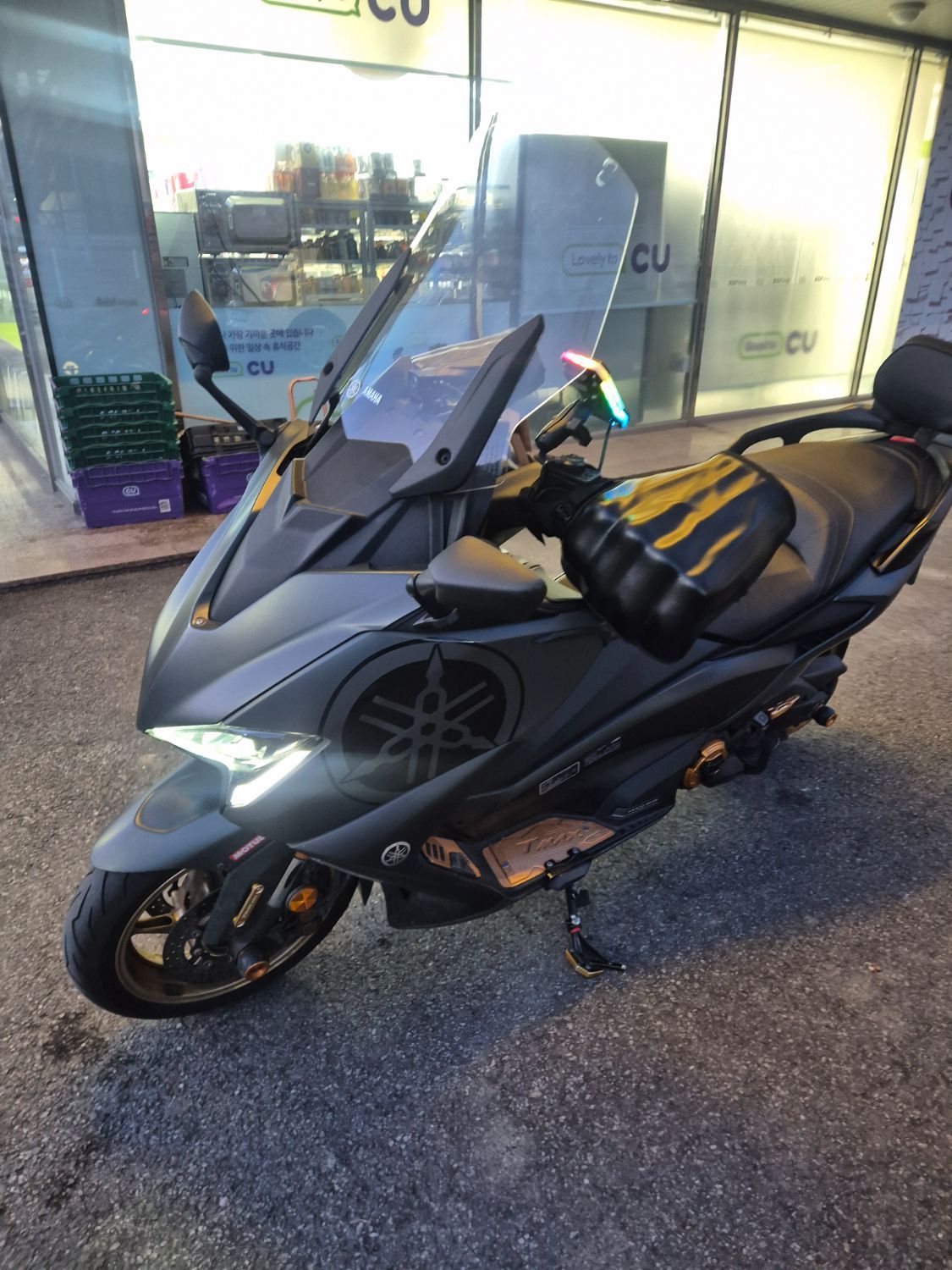 야마하 TMAX 560 thumb 2