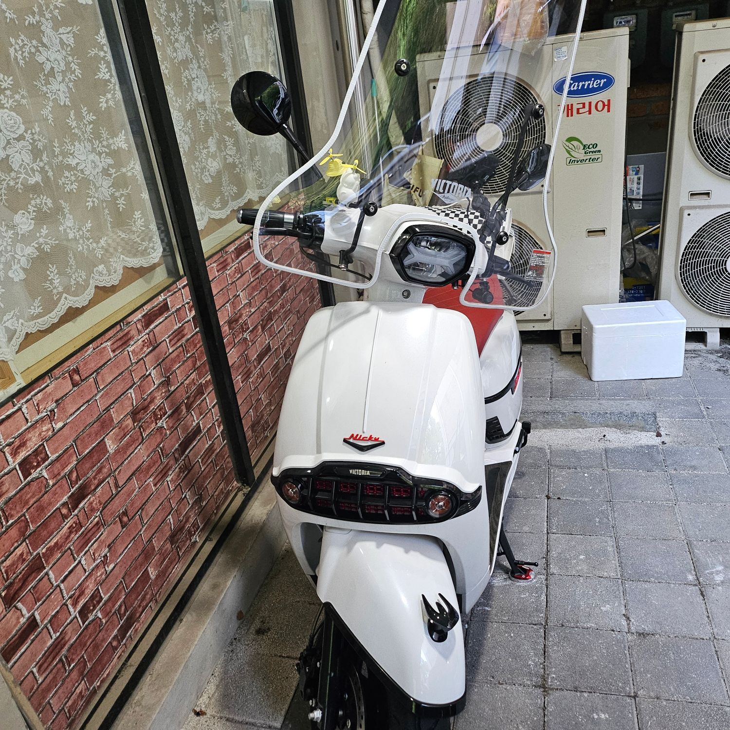 빅토리아 니키 125 thumb 2