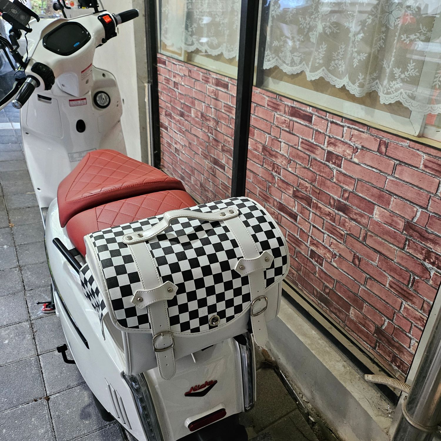 빅토리아 니키 125 more