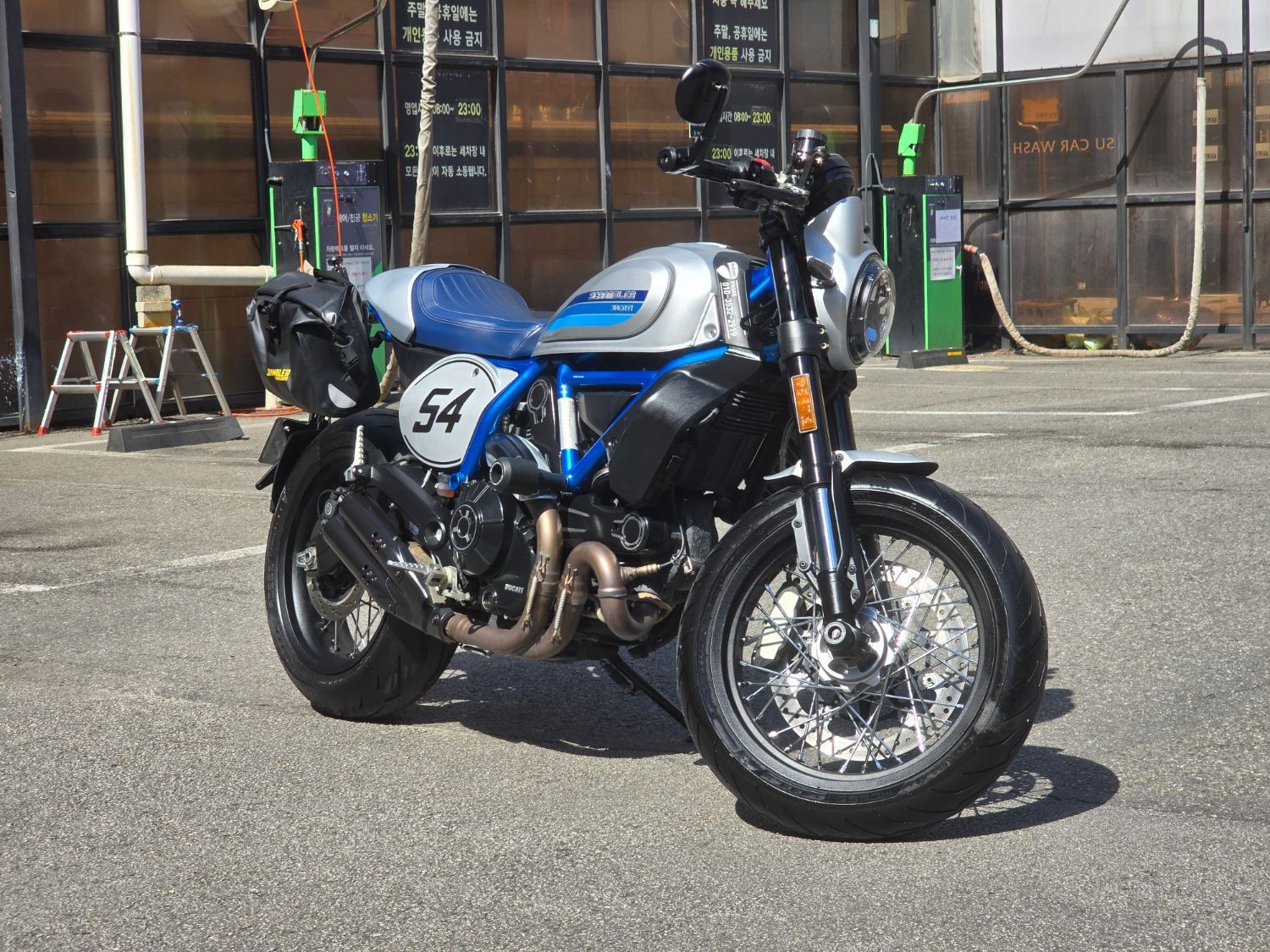 두카티 스크램블러 카페 레이서 thumb 2