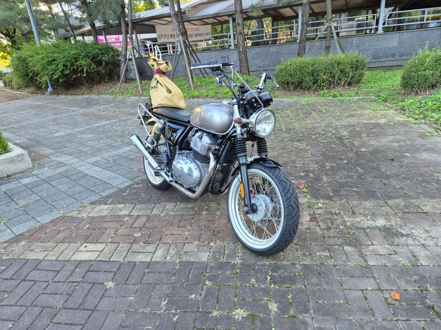 로얄엔필드 인터셉터 650 more