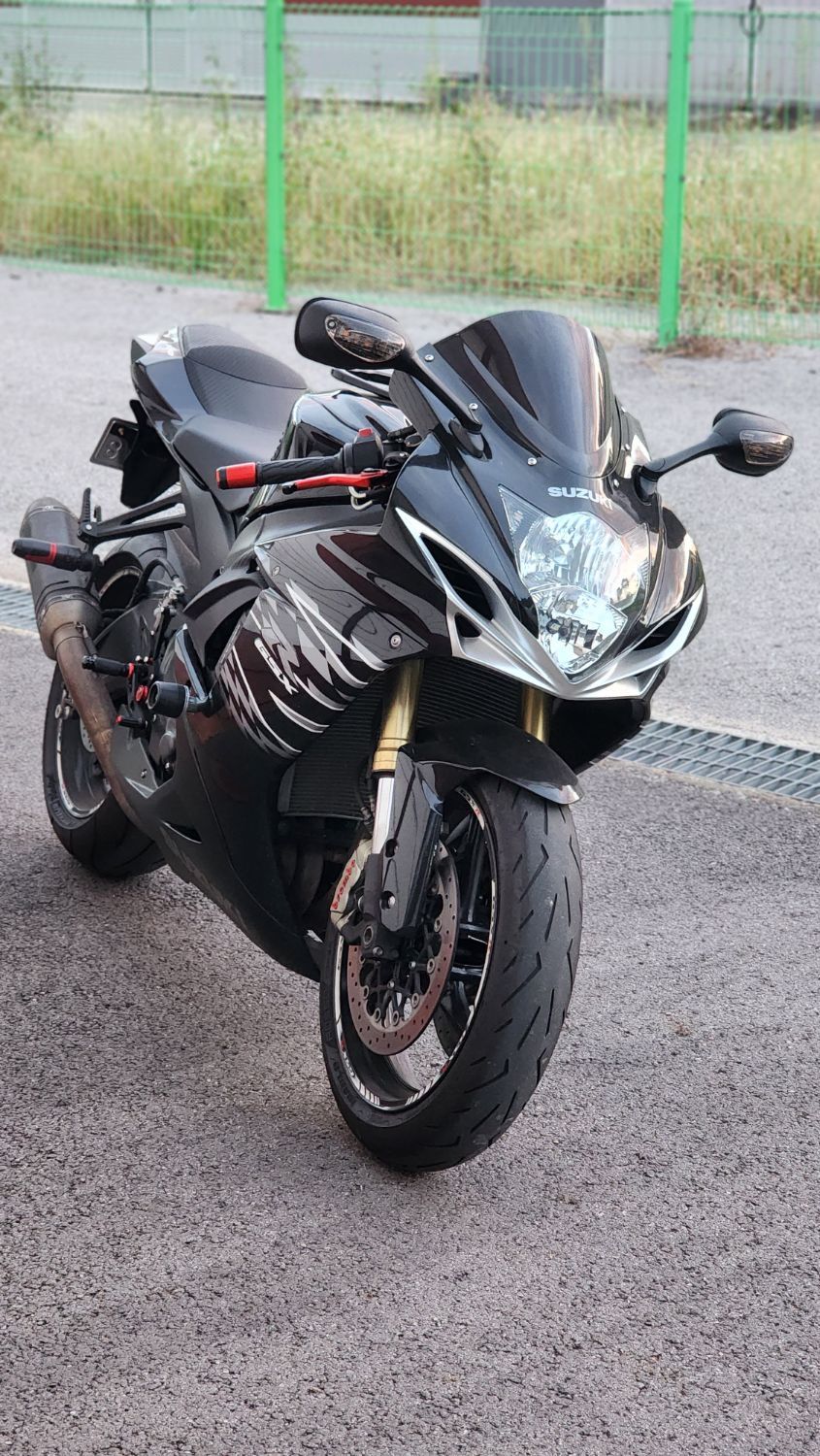 스즈키 GSX R 750 more