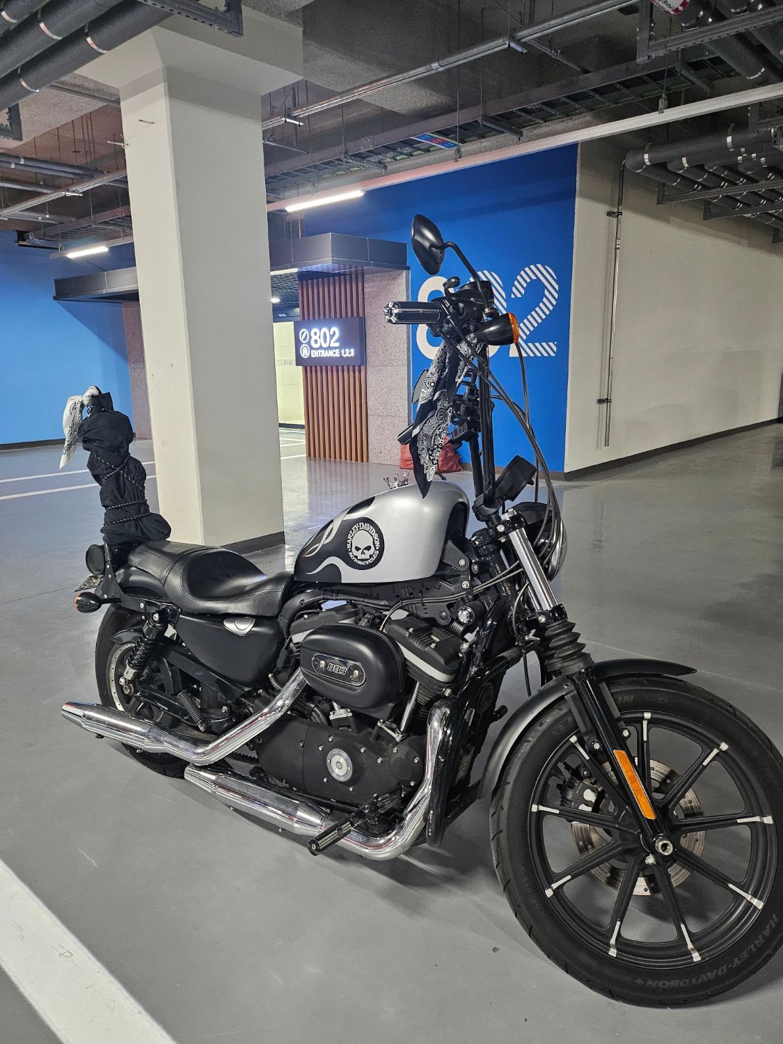 할리데이비슨 아이언 883 thumb 2