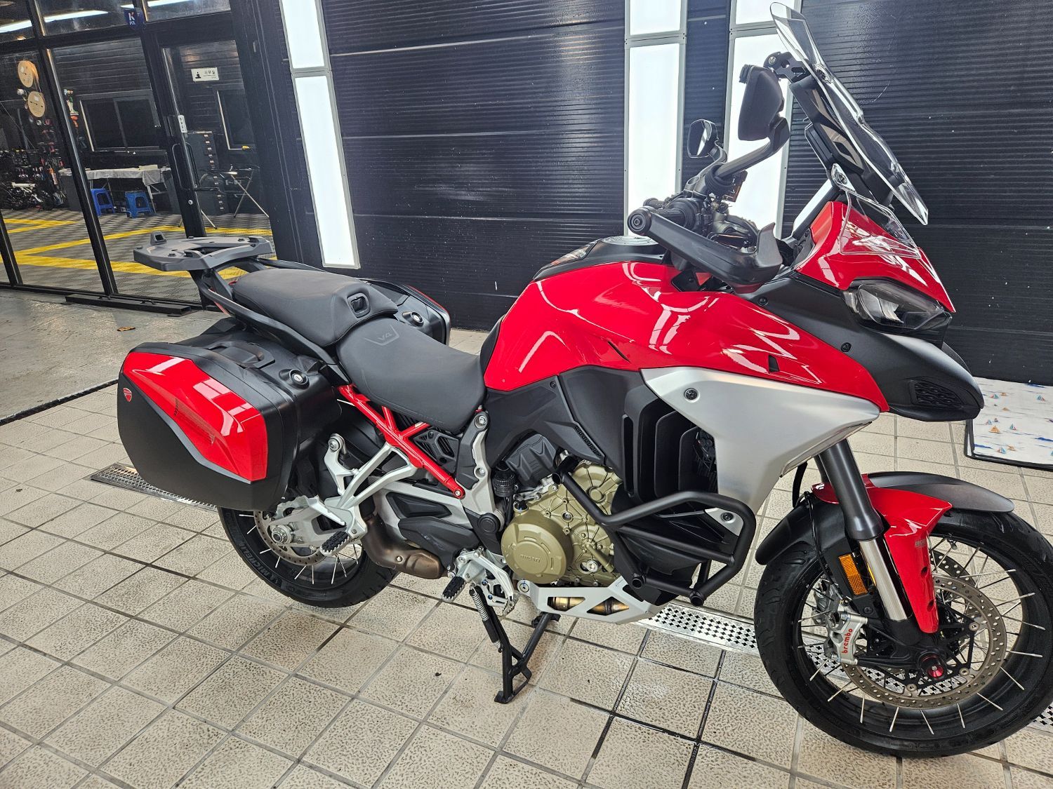 두카티 멀티스트라다 V4 S more