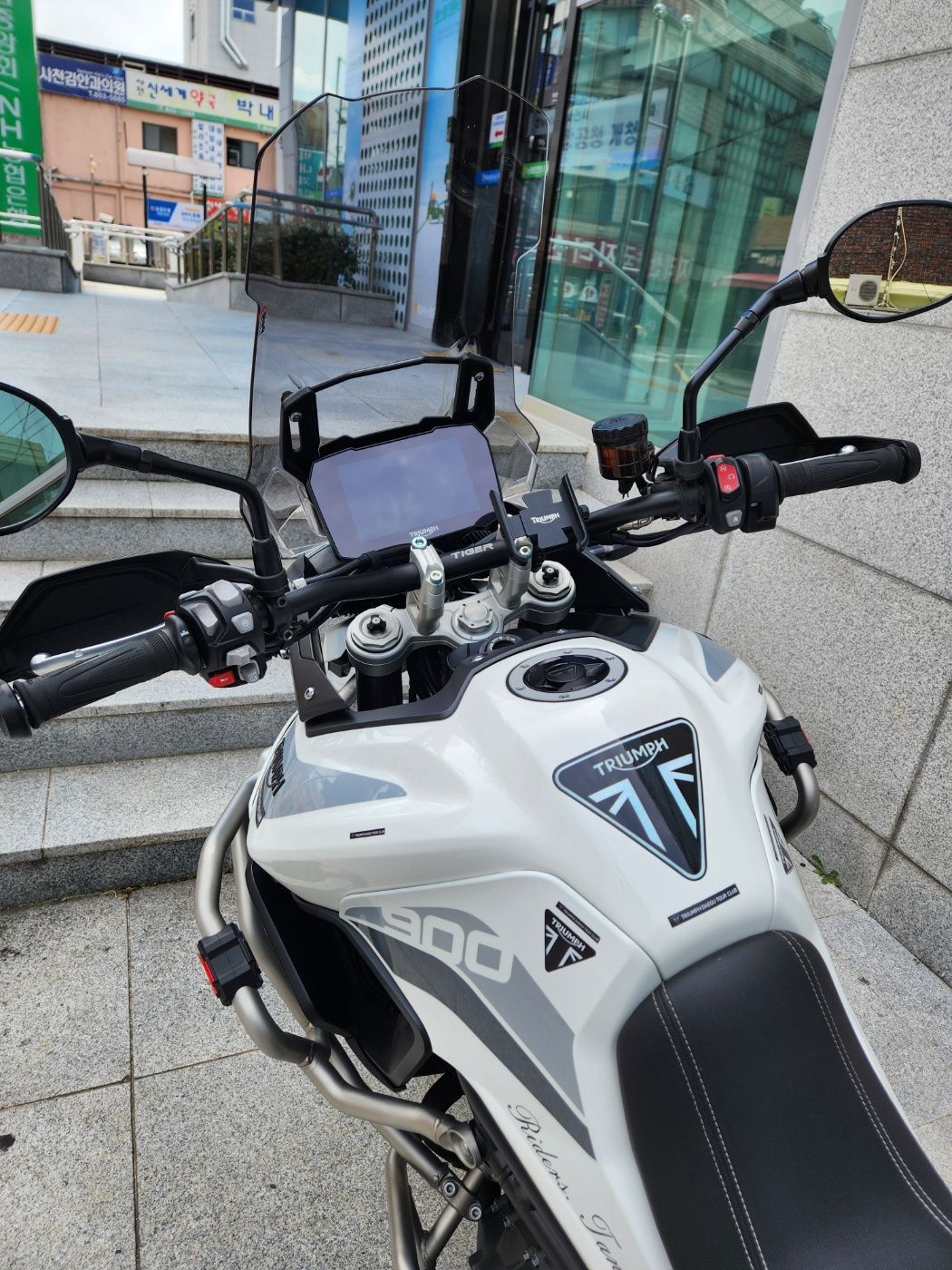 트라이엄프 타이거 900 GT 프로 more