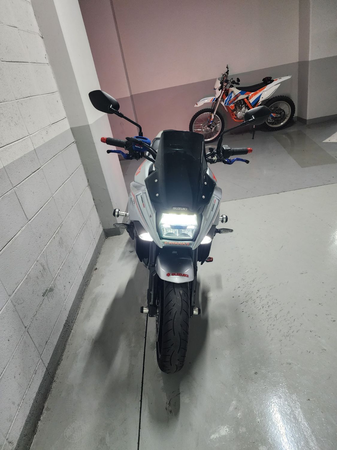 스즈키 카타나 1000 thumb 2