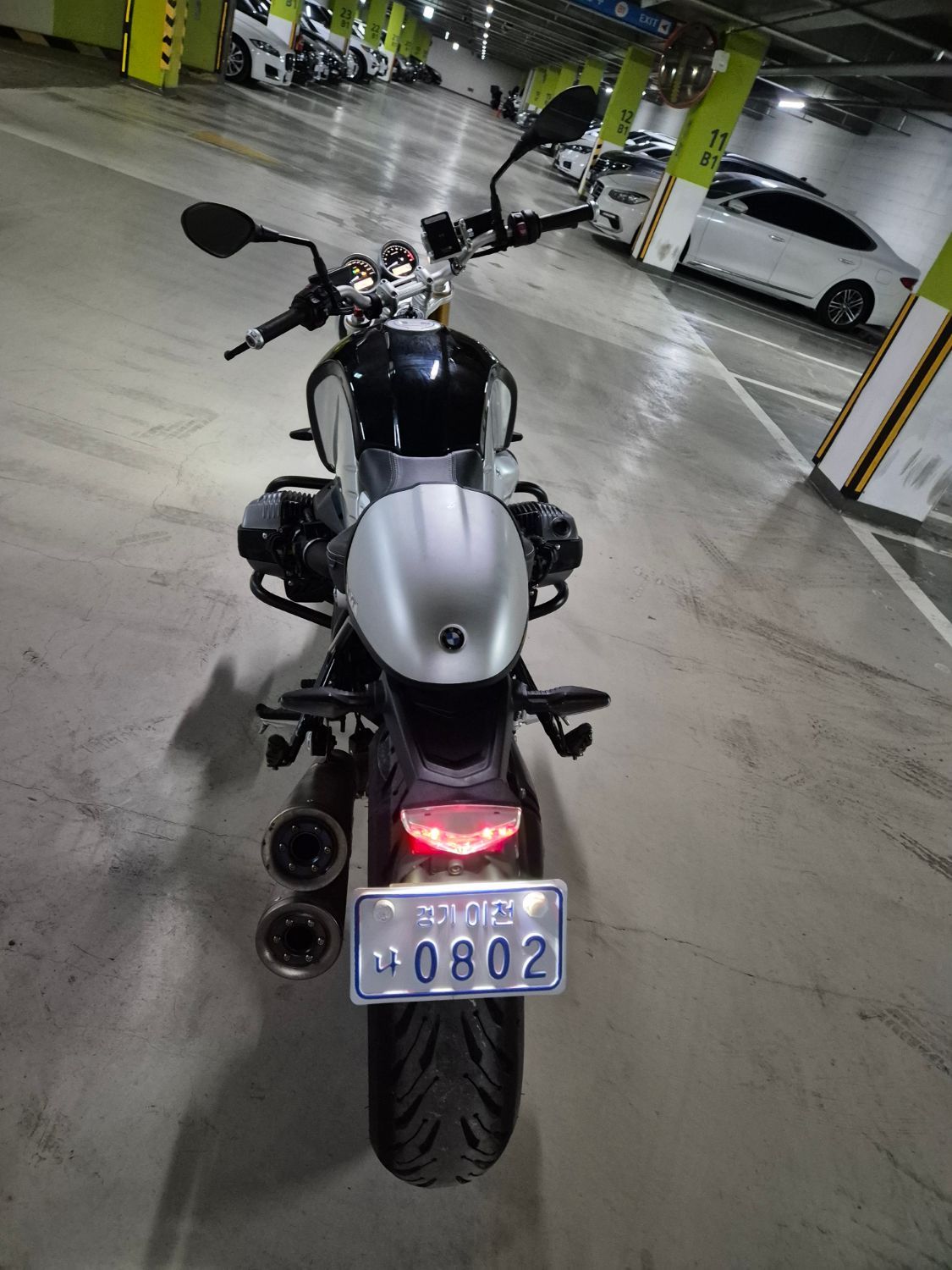 BMW R nine T 레이서 2021 블랙 사진 6