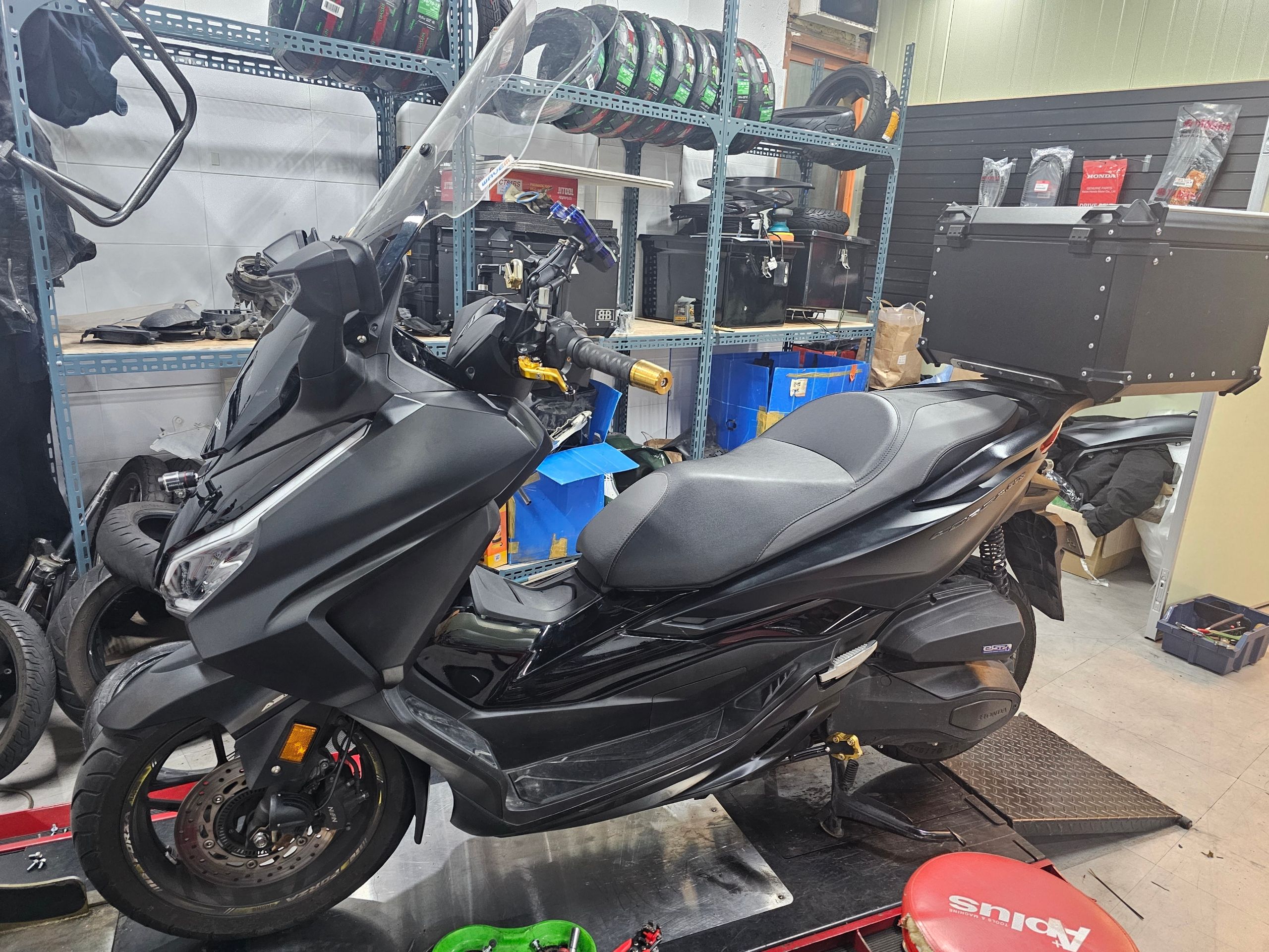 혼다 포르자 350 thumb 2