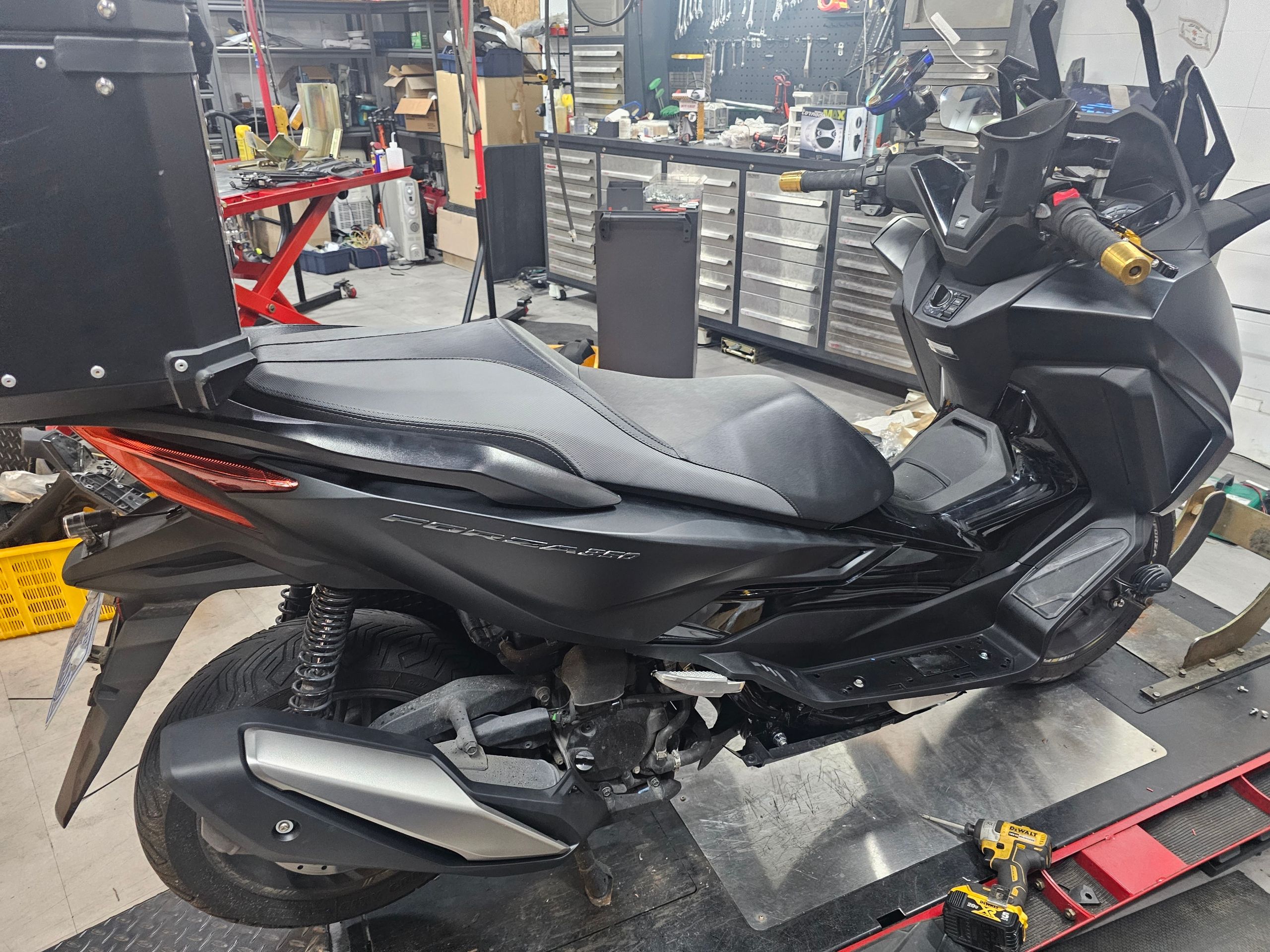 혼다 포르자 350 more