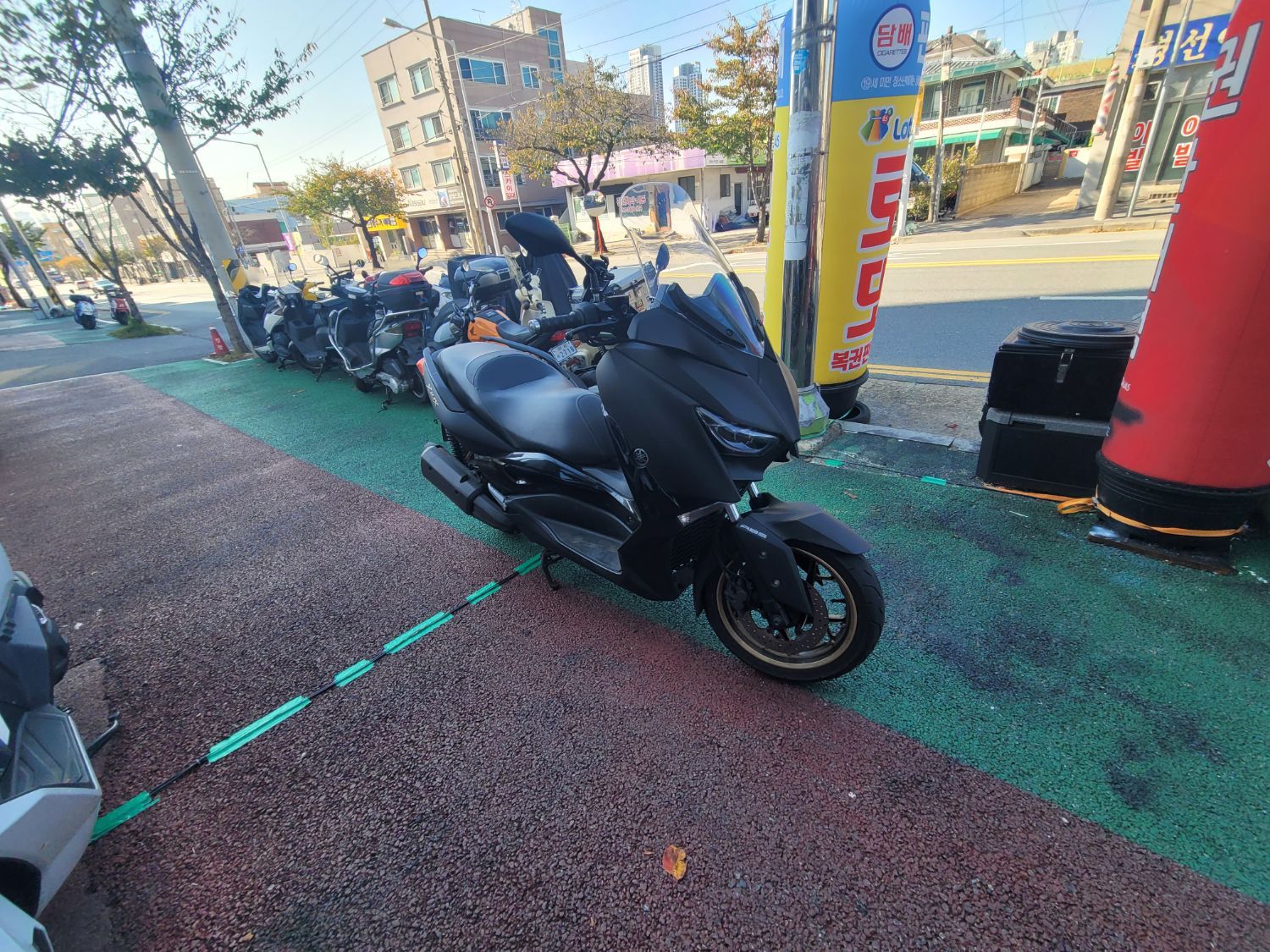 야마하 XMAX 300 ABS main