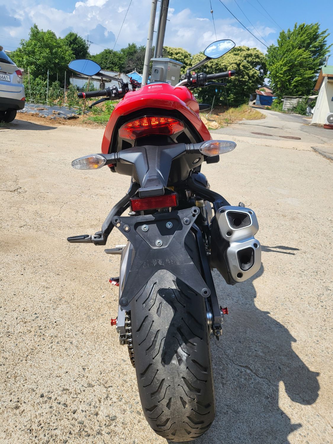 두카티 몬스터 821 more