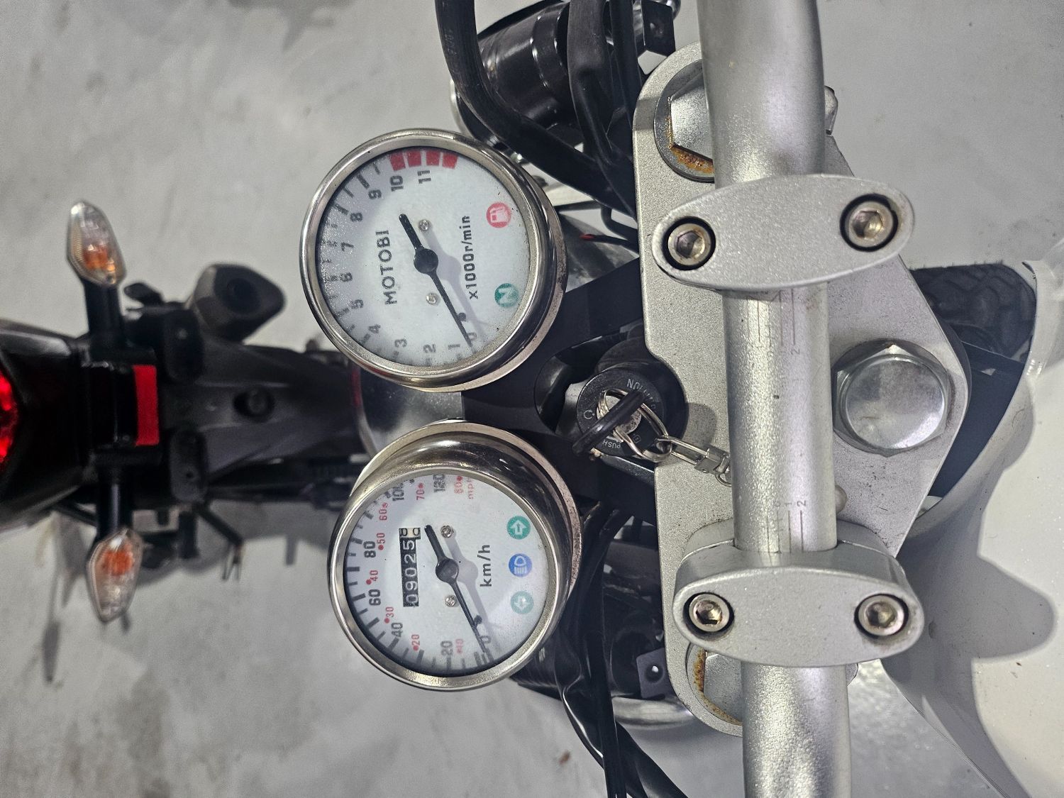 기타 모토비 125 more