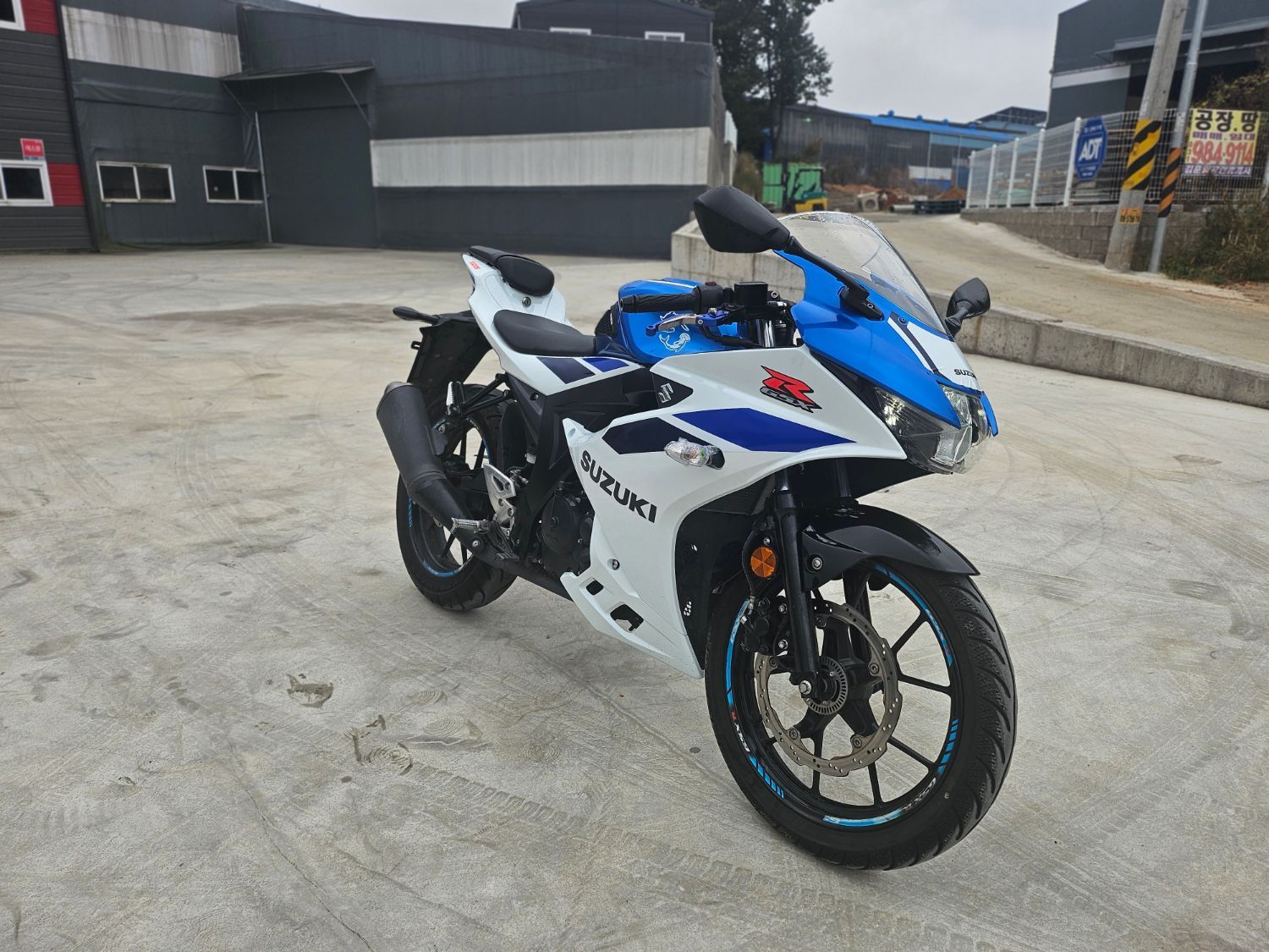 스즈키 GSX R 125 ABS more