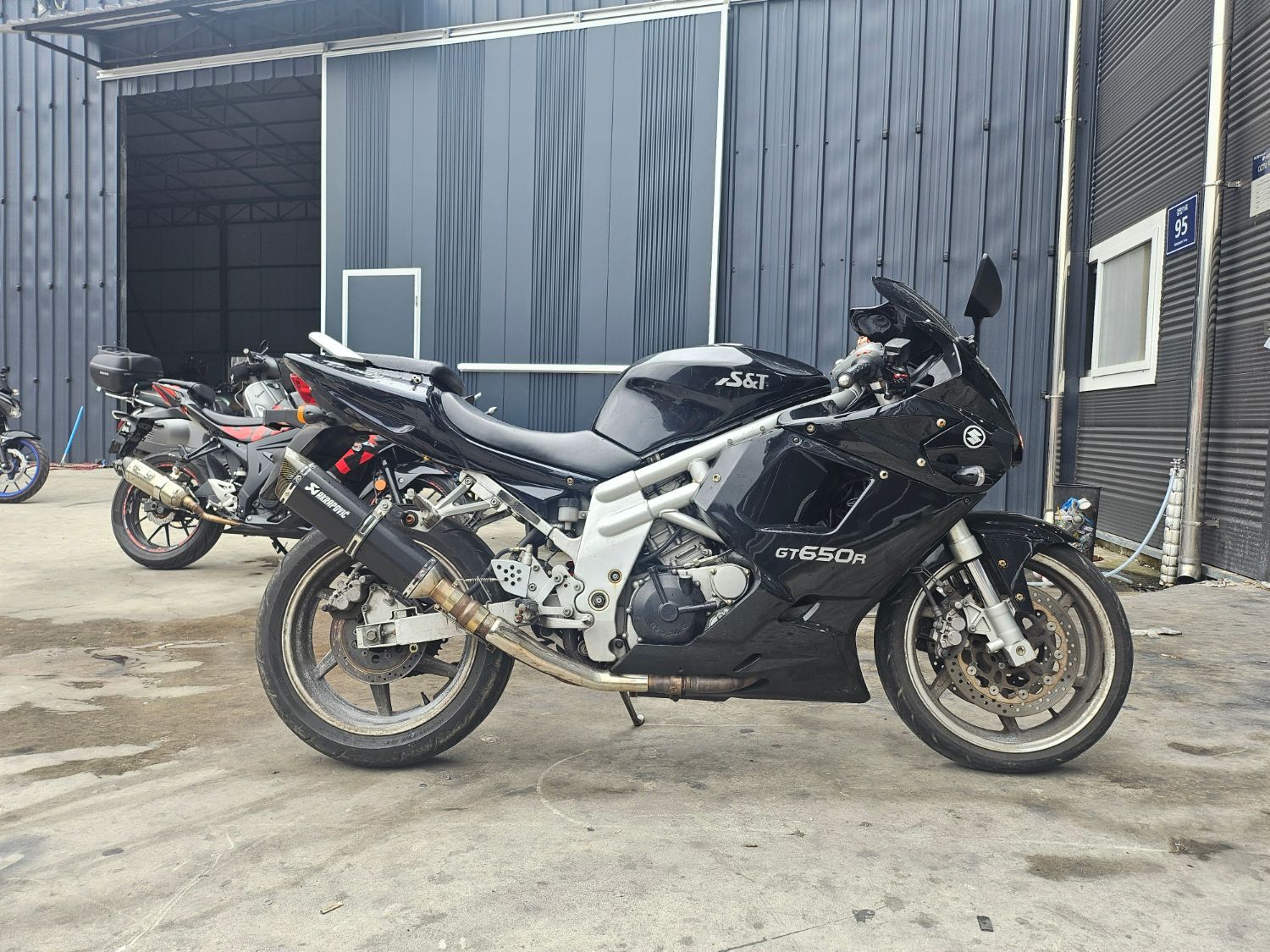 KR모터스 코멧 650 thumb 2