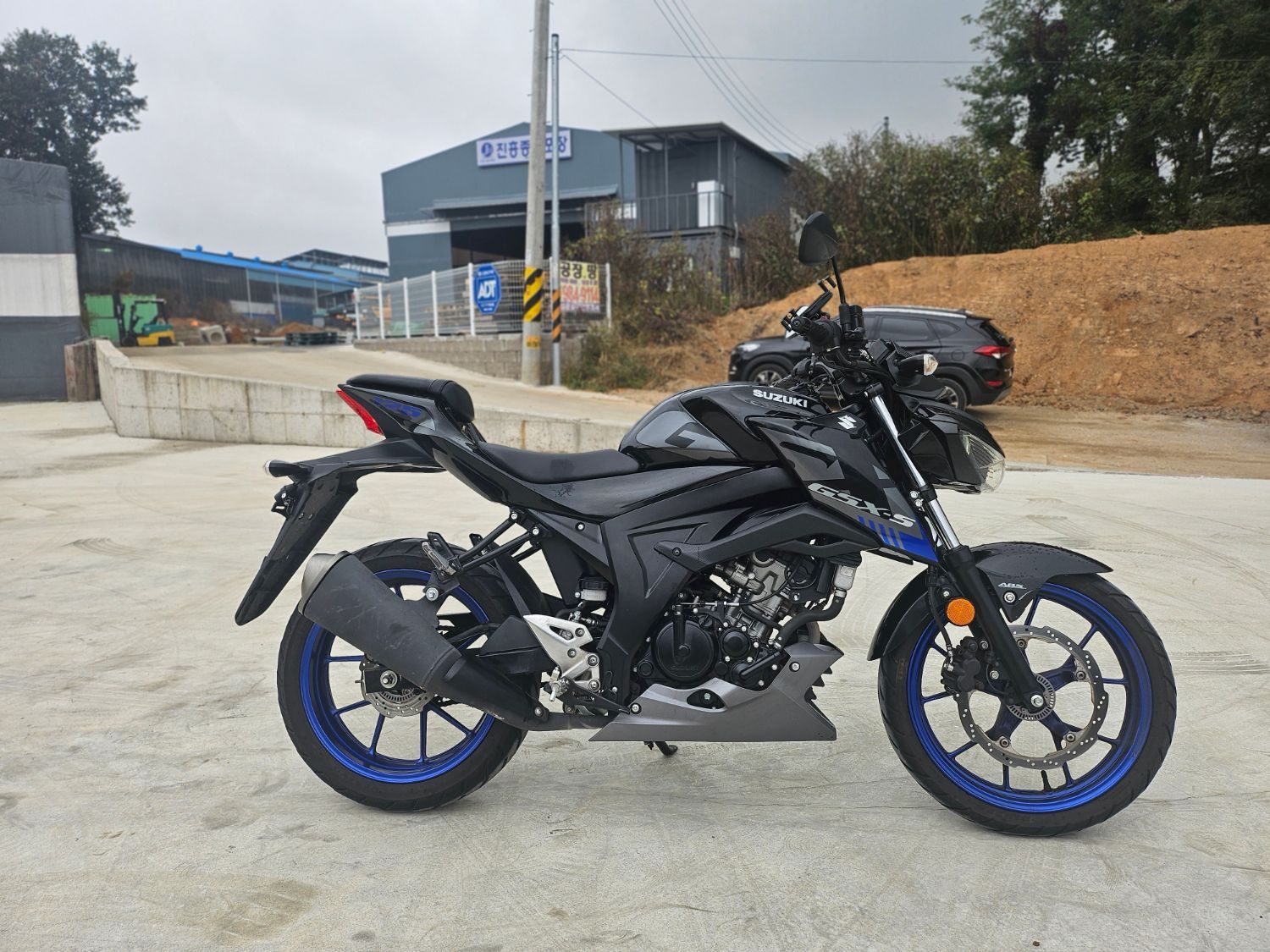 스즈키 GSX S 125 more