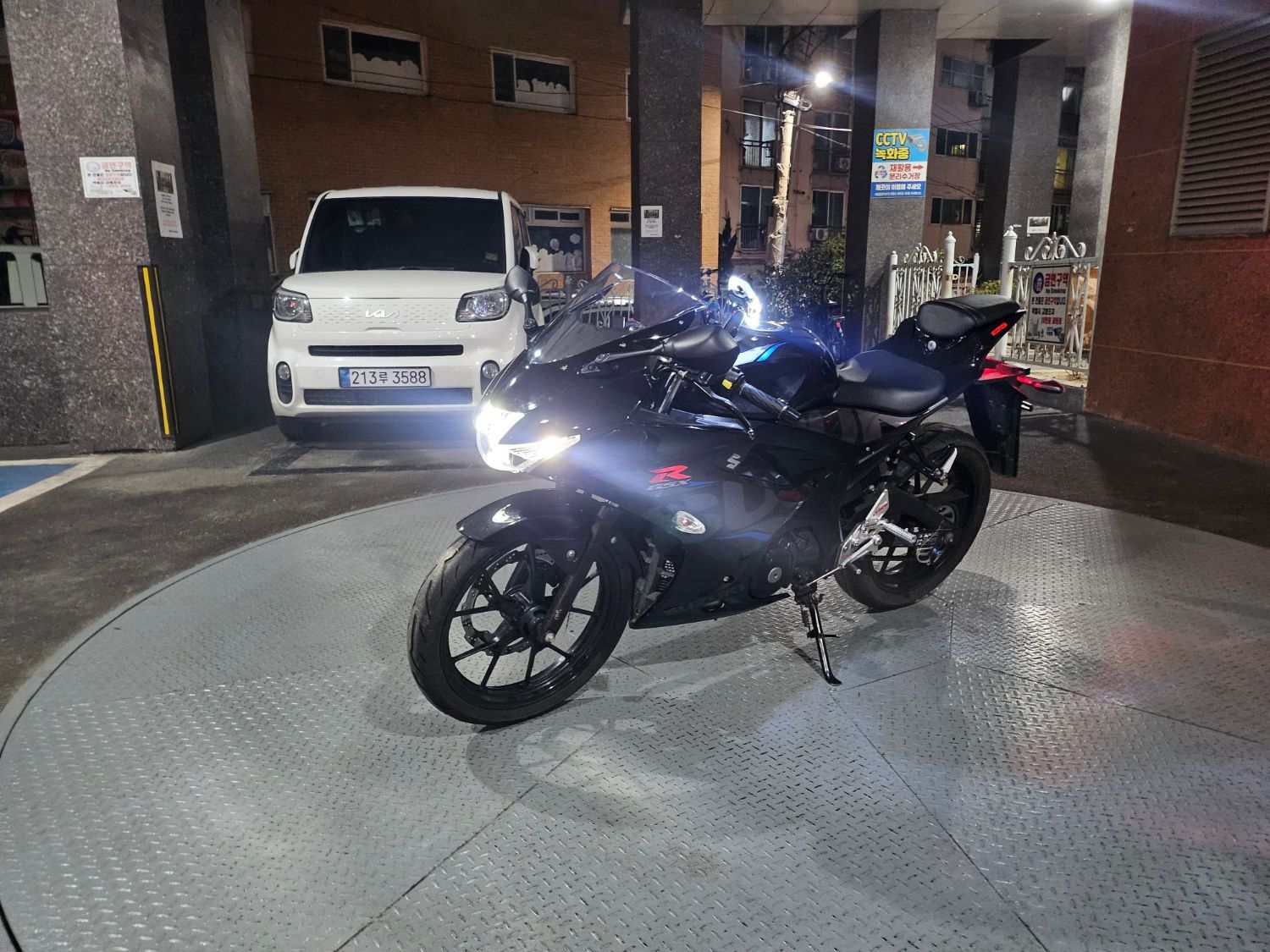 스즈키 GSX R 125 ABS more