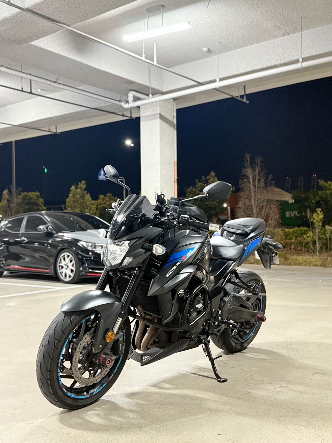 스즈키 GSX S 750 more