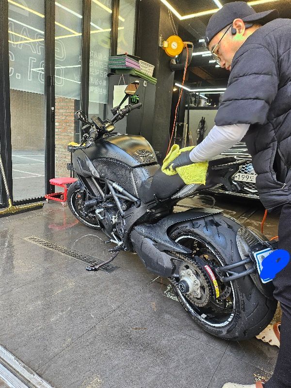 두카티 디아벨 main