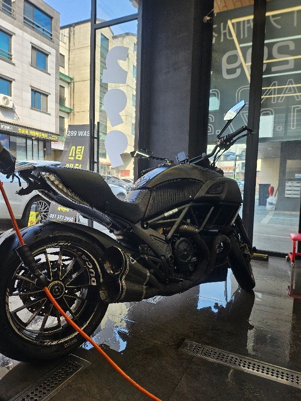 두카티 디아벨 thumb 2