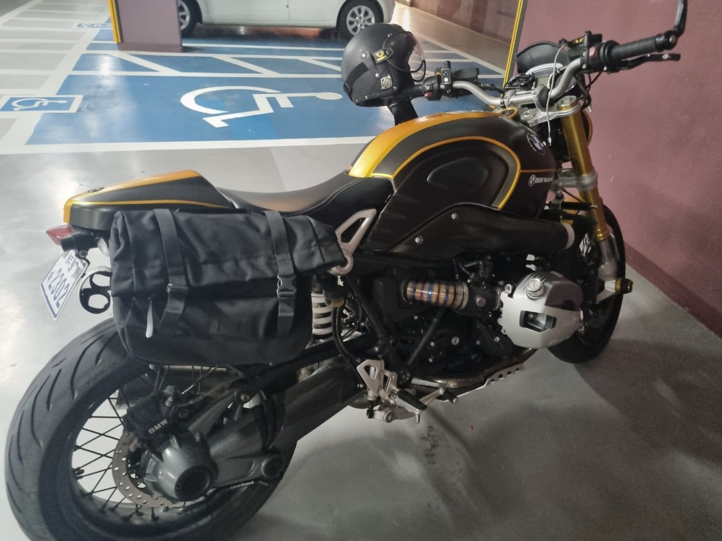 BMW R nine T 2016 화이트 사진 4