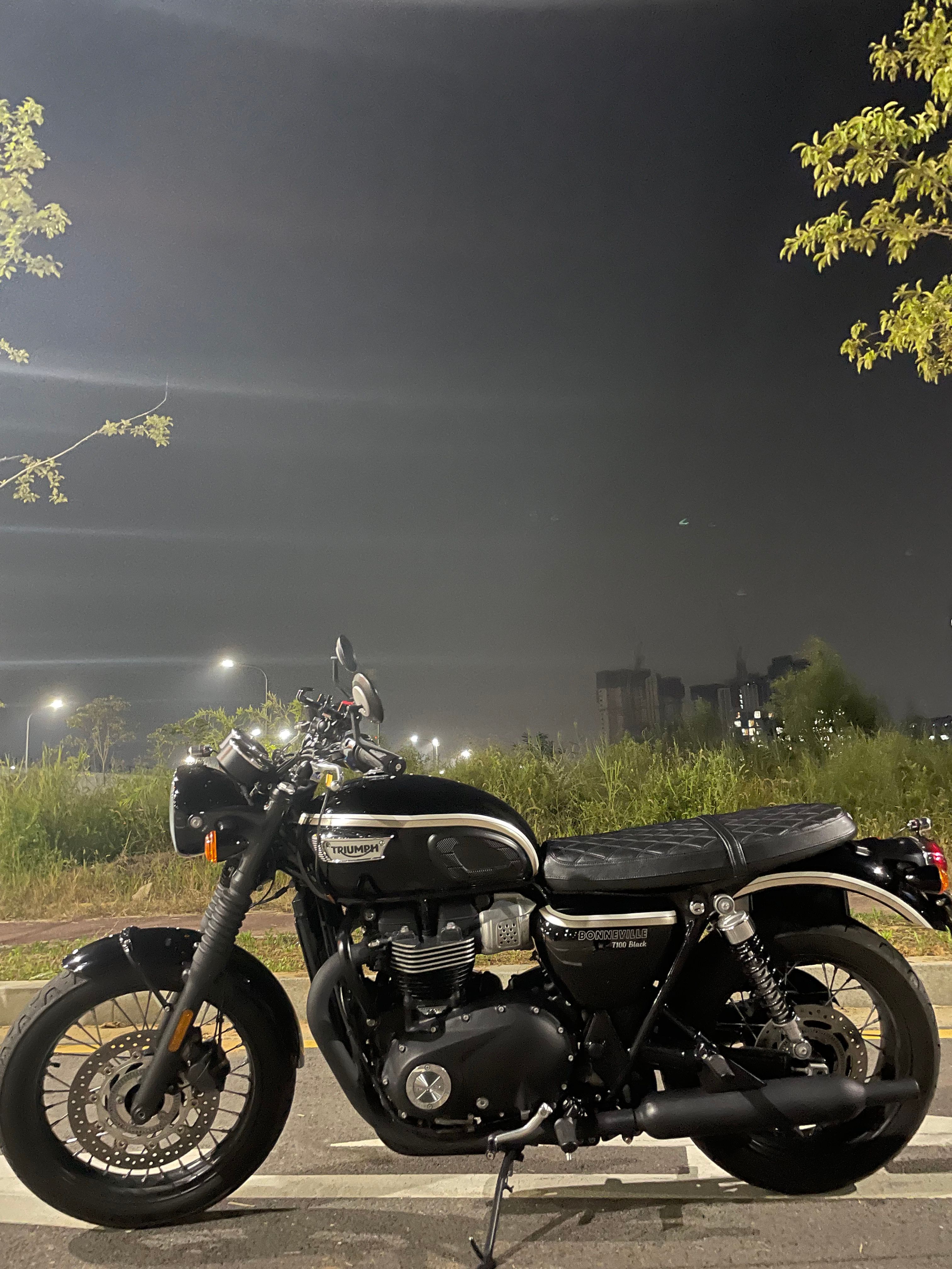 트라이엄프 본네빌 T100 thumb 2