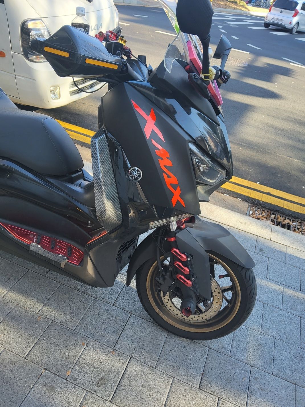 야마하 XMAX 300 ABS thumb 2