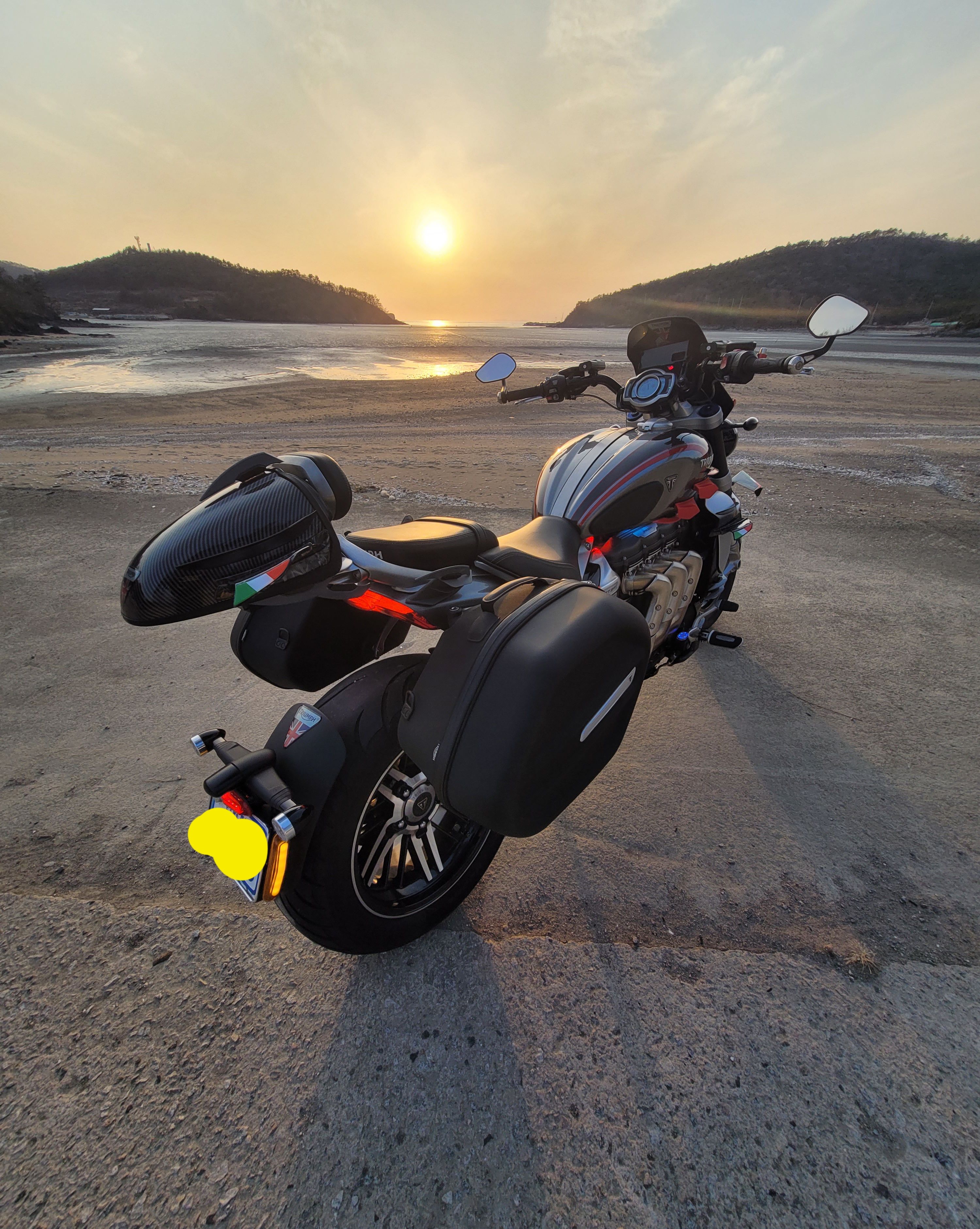 트라이엄프 로켓III GT 2022 실버 사진 3