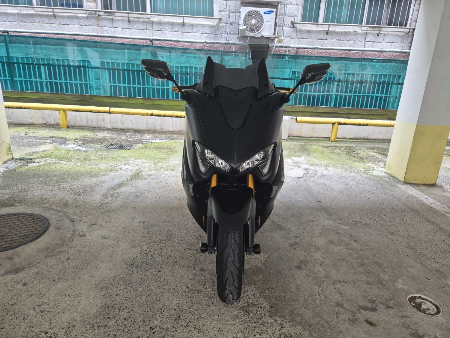 야마하 TMAX 560 thumb 2