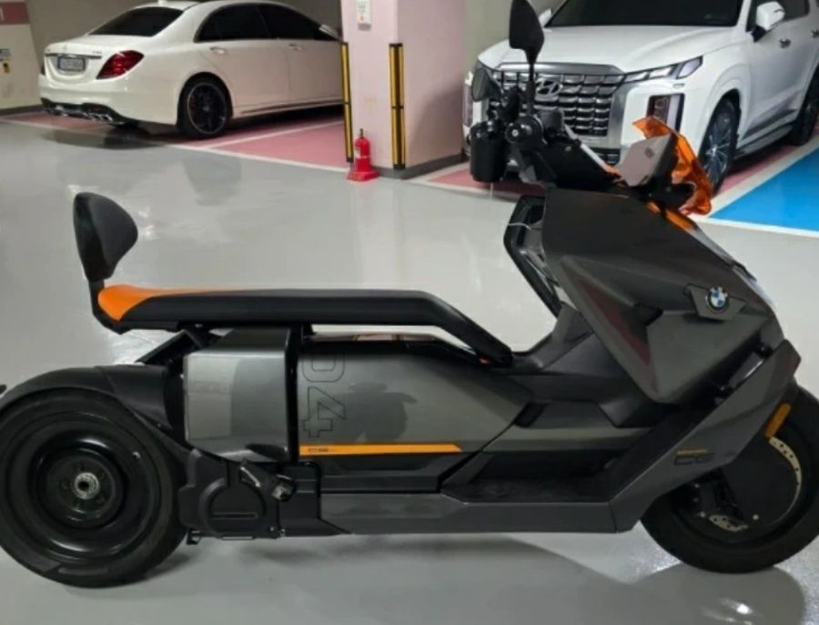 BMW CE 04 more
