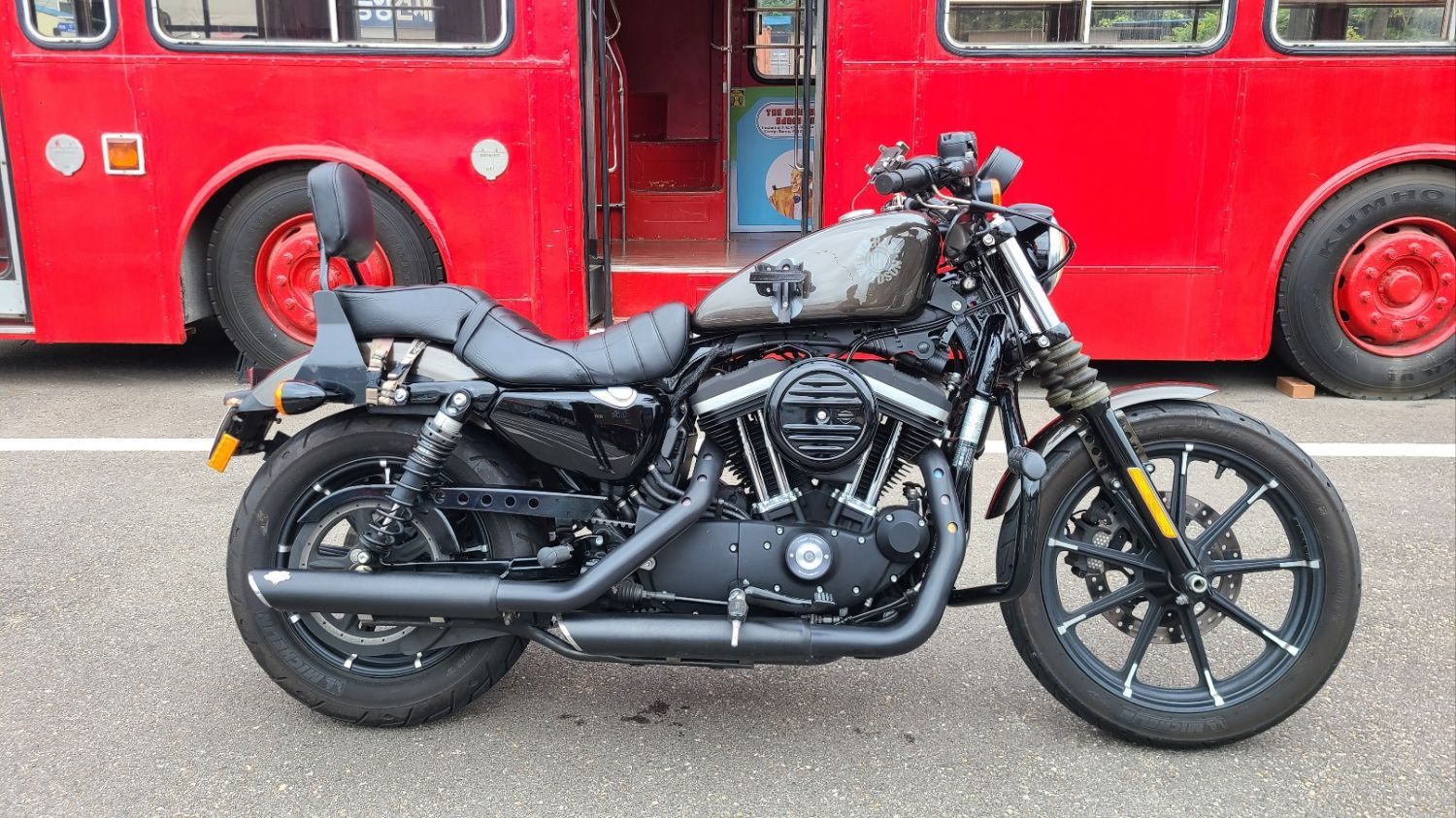 할리데이비슨 아이언 883 thumb 2