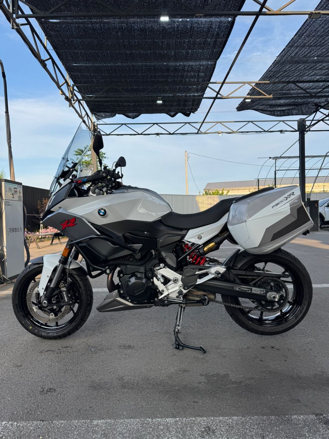 BMW F 900 XR 2024 화이트 사진 2