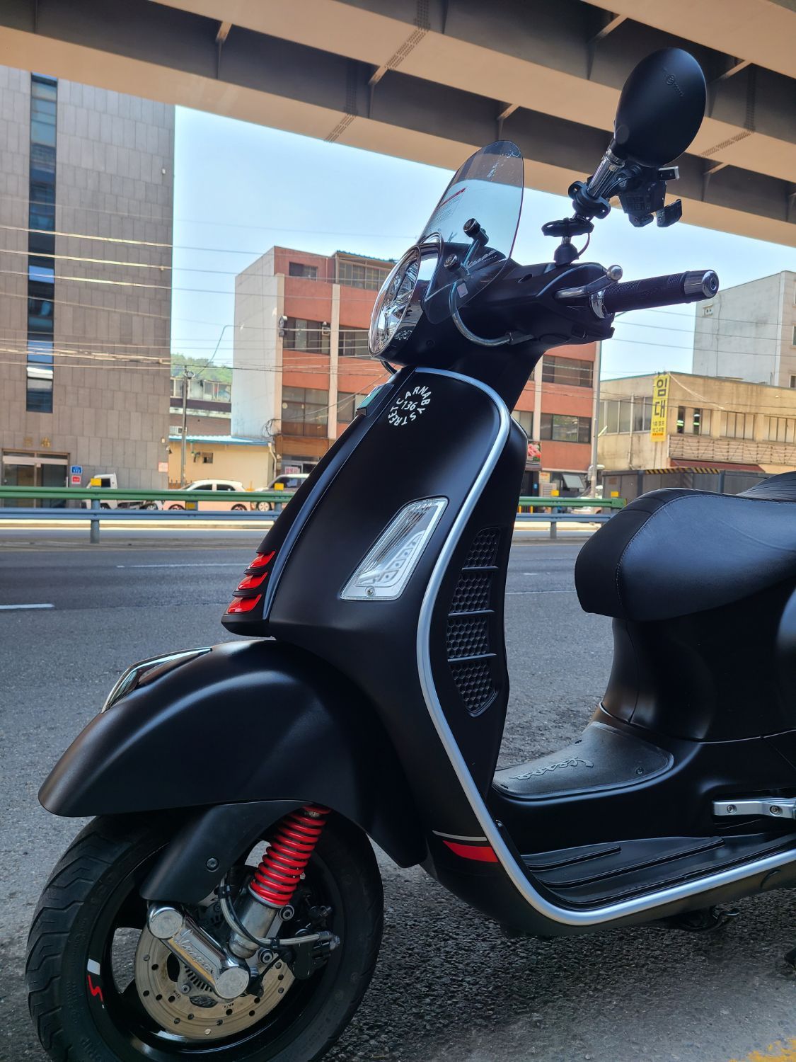 베스파 GTS 300 more