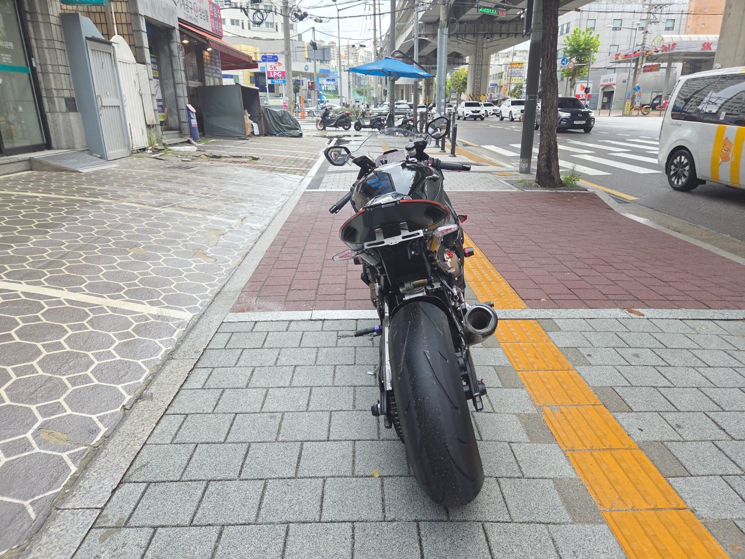 BMW S 1000 RR more