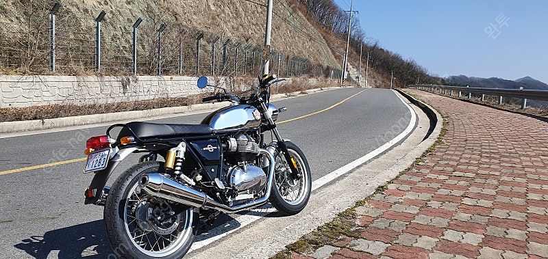 로얄엔필드 인터셉터 650 more