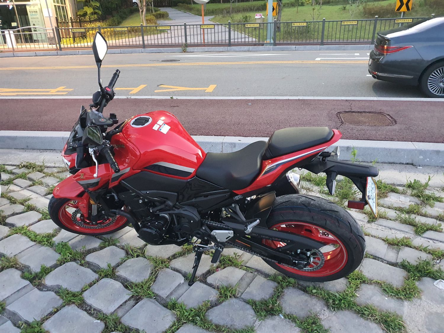 가와사키 Z 900 2022 레드 사진 2