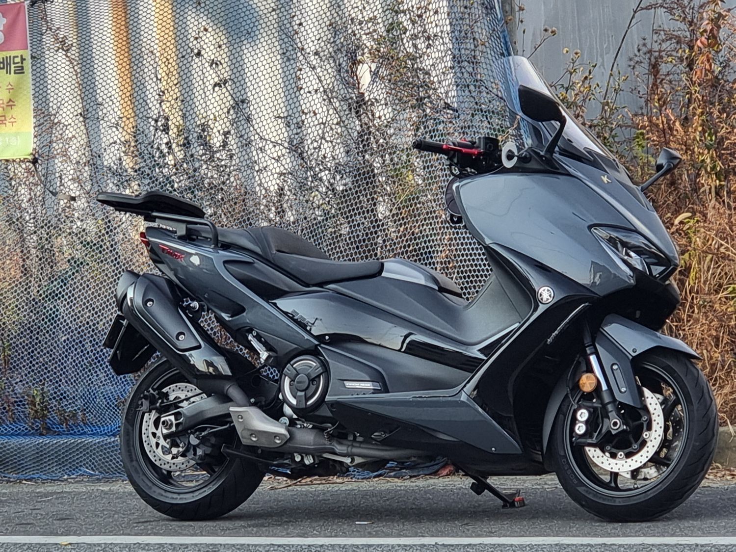 야마하 TMAX 560 thumb 2