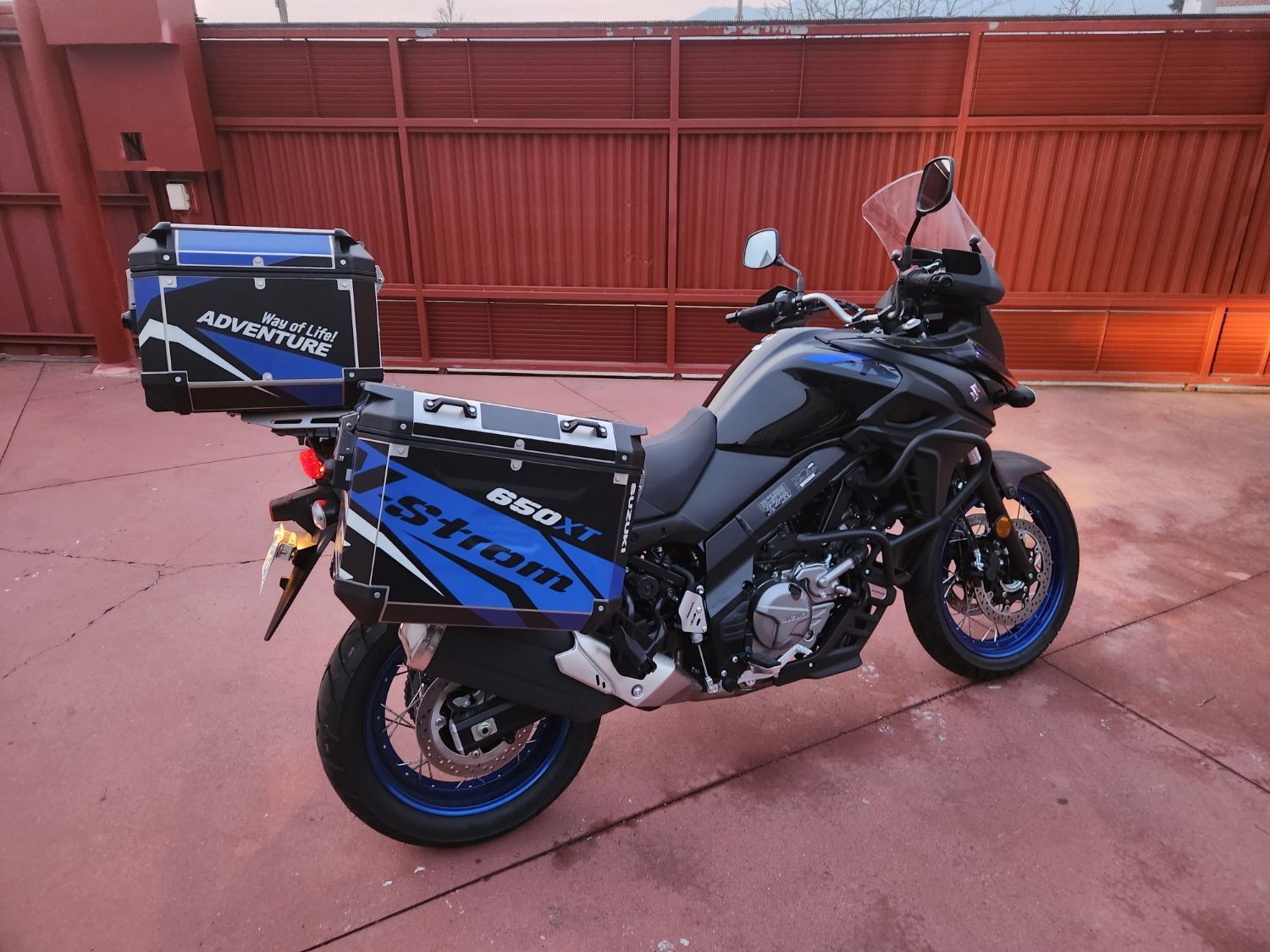 스즈키 브이스트롬 650 main