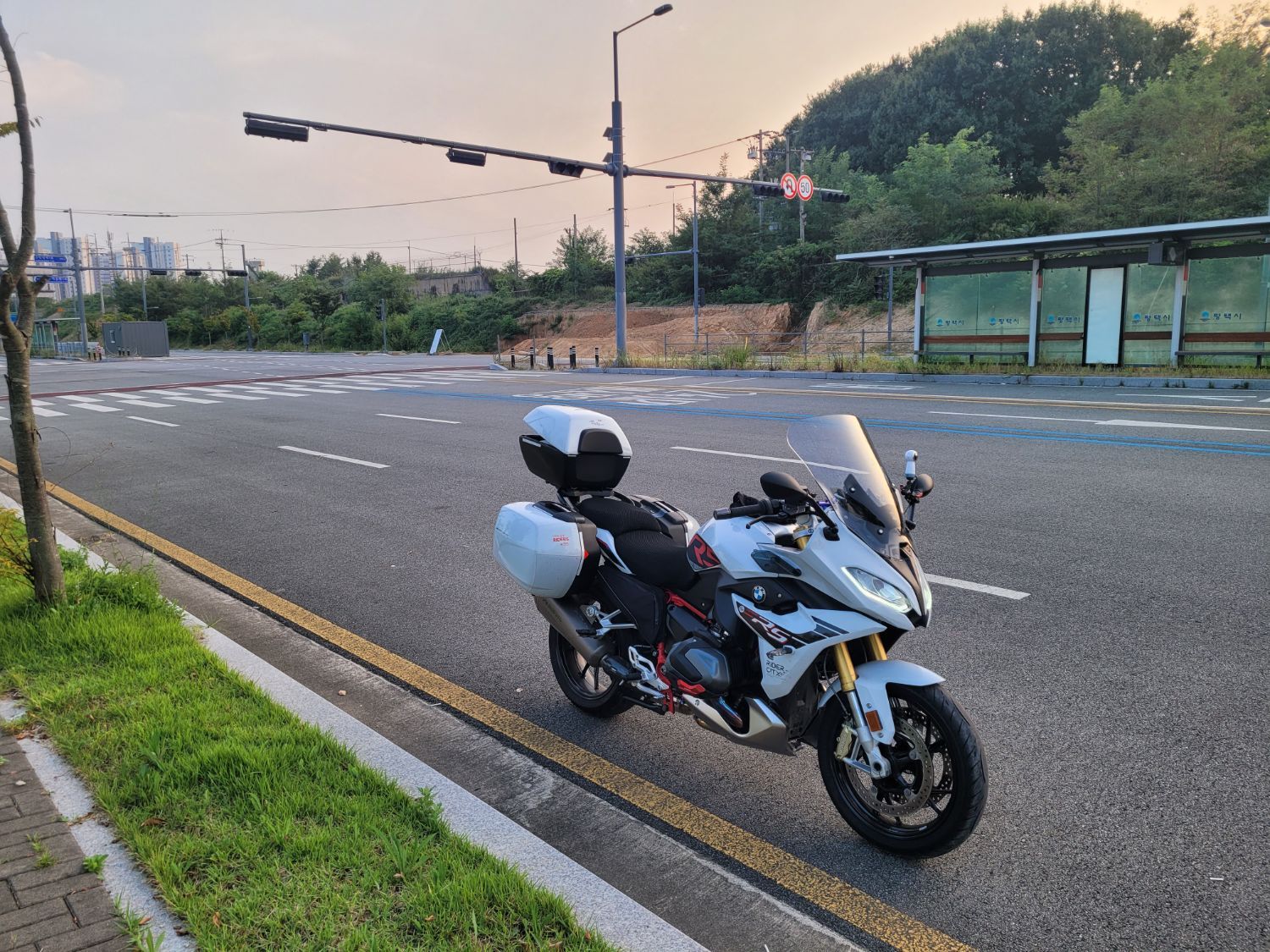 BMW R 1250 RS 2022 화이트 사진 2
