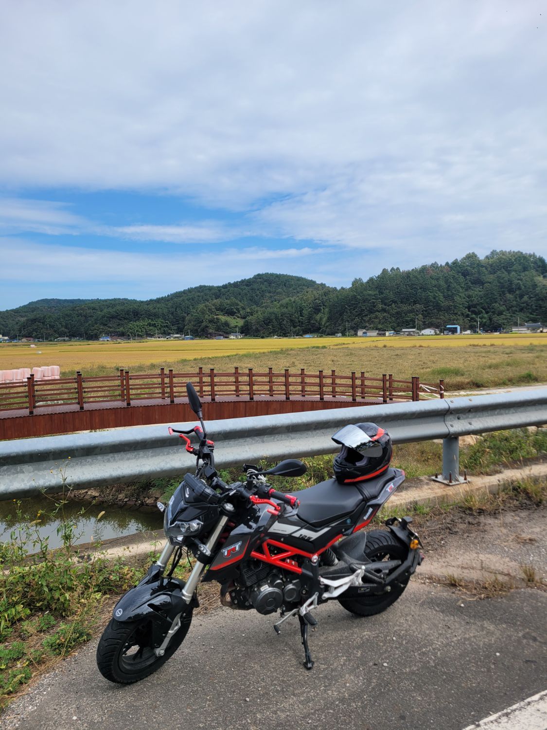 베넬리 TNT 125 thumb 2