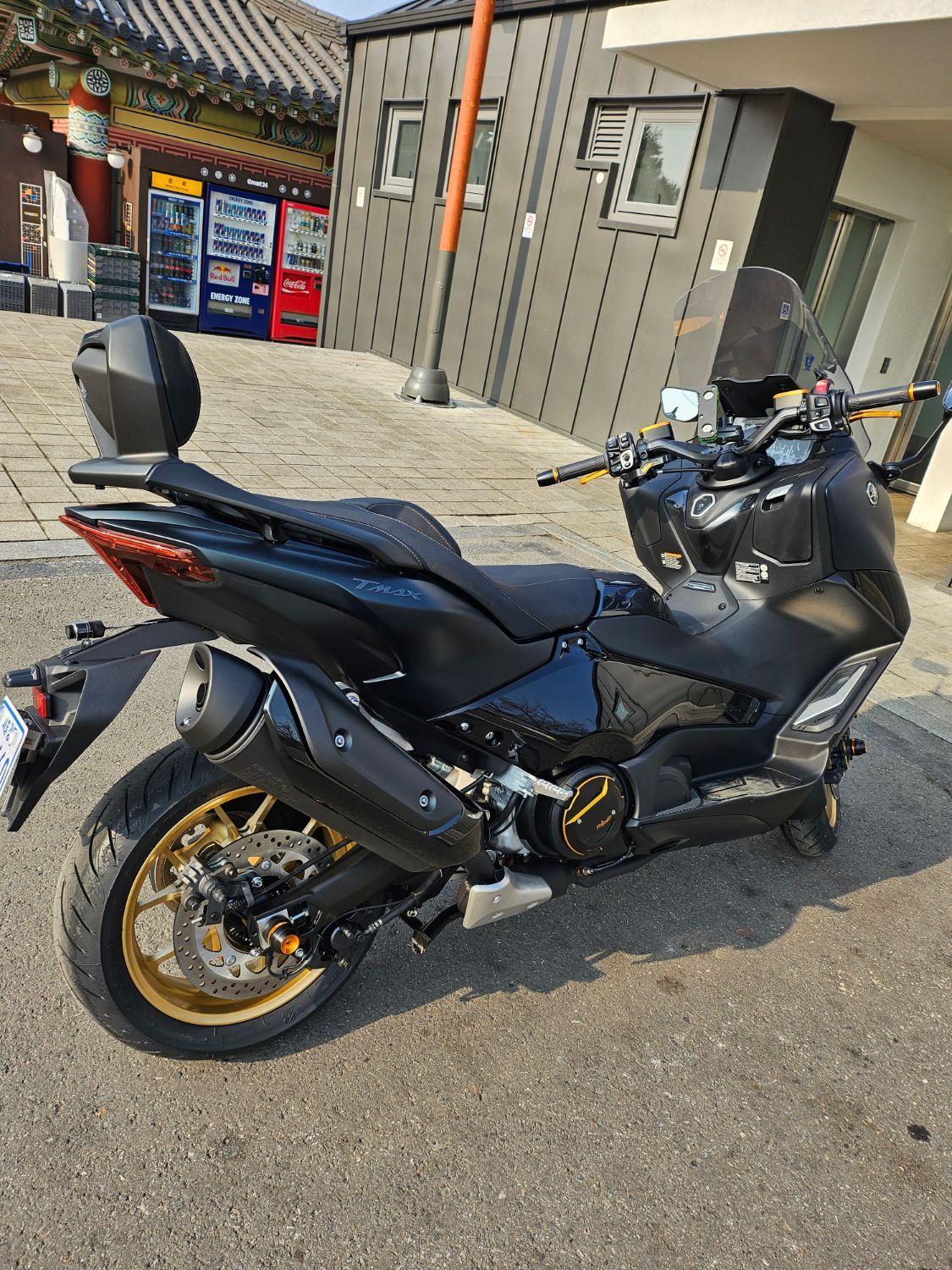 야마하 TMAX 560 thumb 2