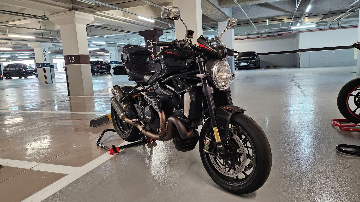 두카티 몬스터 1200 R 2017 블랙 사진 1