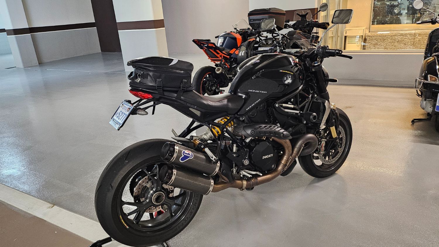 두카티 몬스터 1200 R 2017 블랙 사진 2