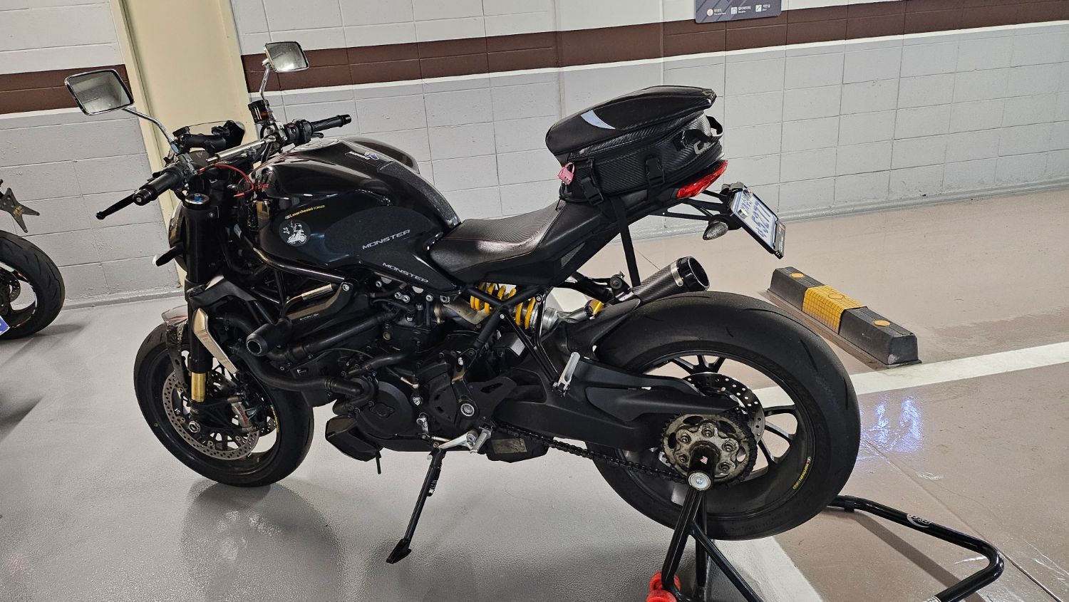 두카티 몬스터 1200 R 2017 블랙 사진 3