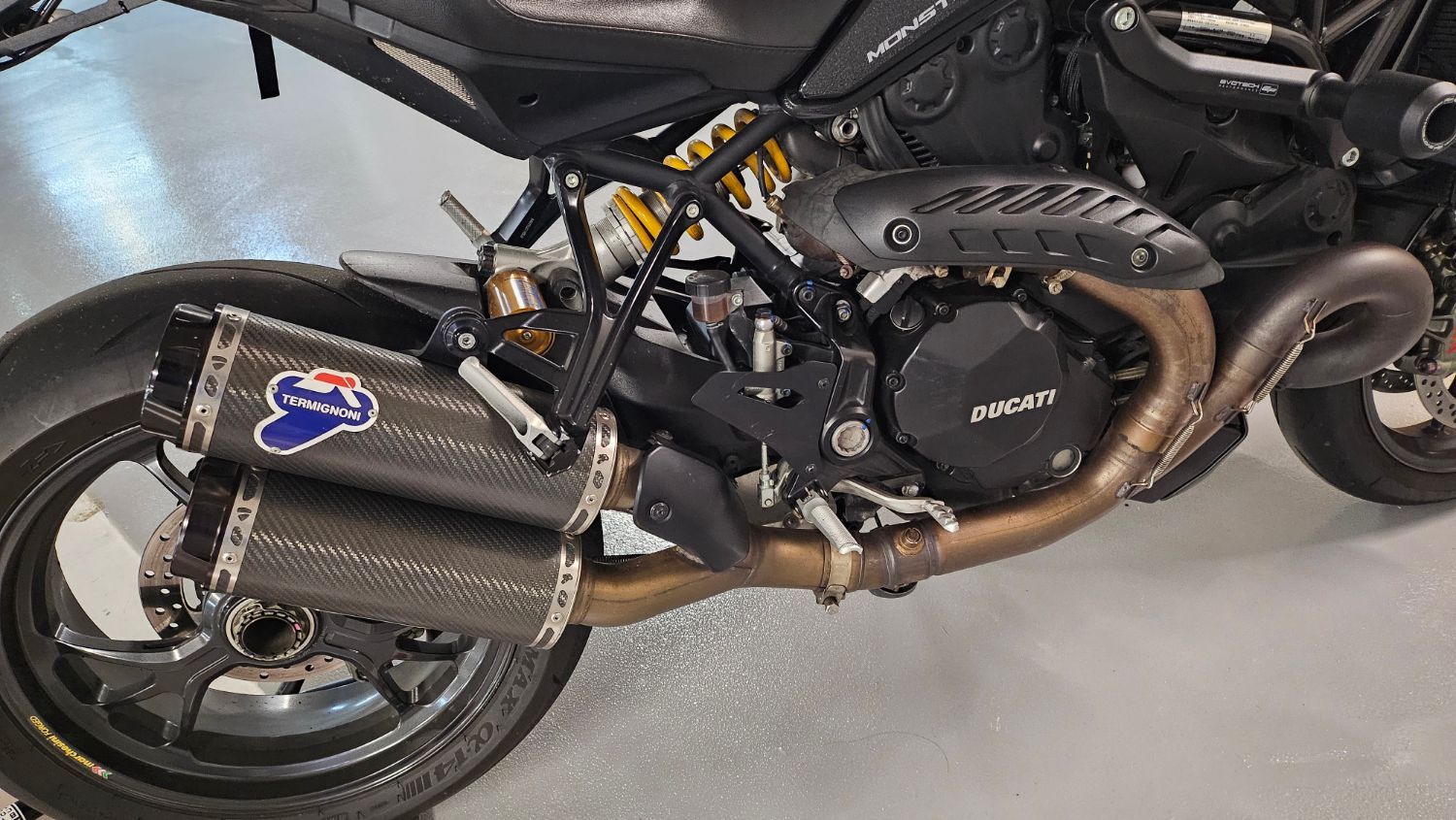 두카티 몬스터 1200 R 2017 블랙 사진 5