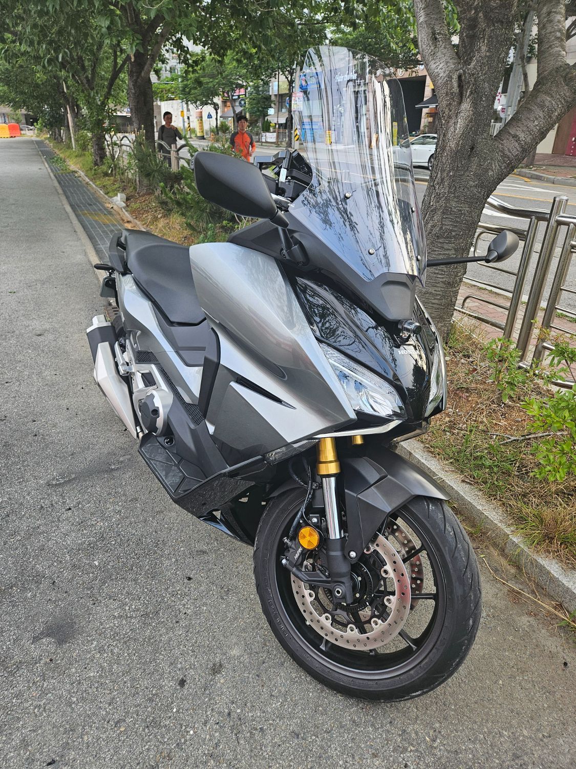 혼다 포르자 750 2023 실버 사진 1