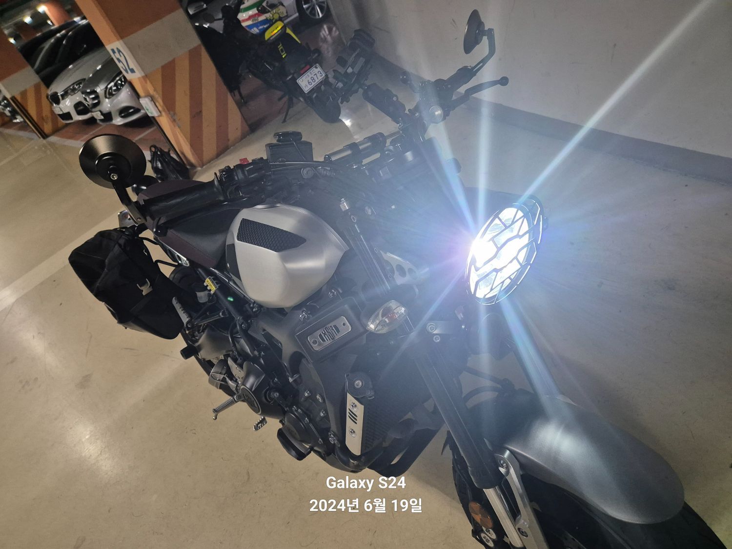 야마하 XSR 900 2019 화이트 사진 2